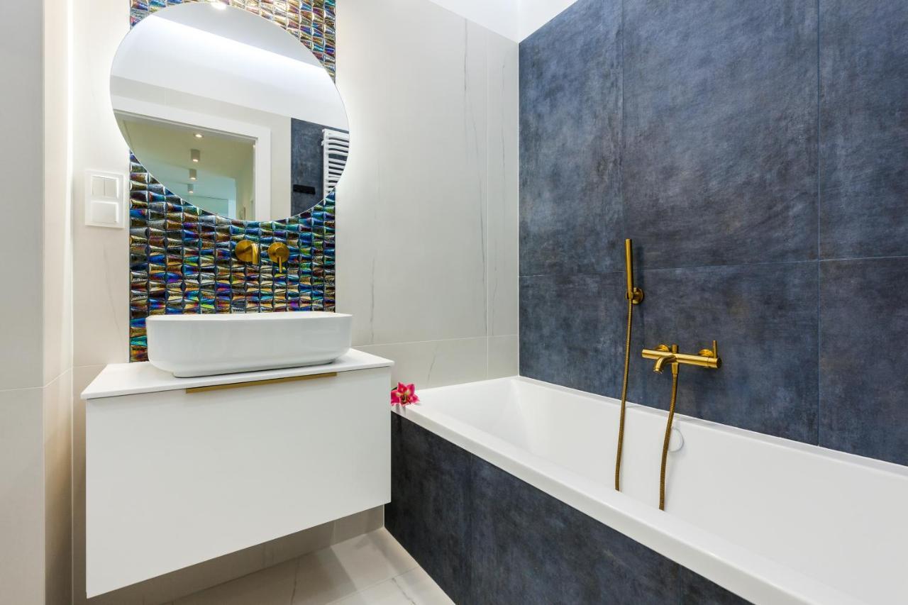 Plac Unii Aquamarine Premium Apartment
